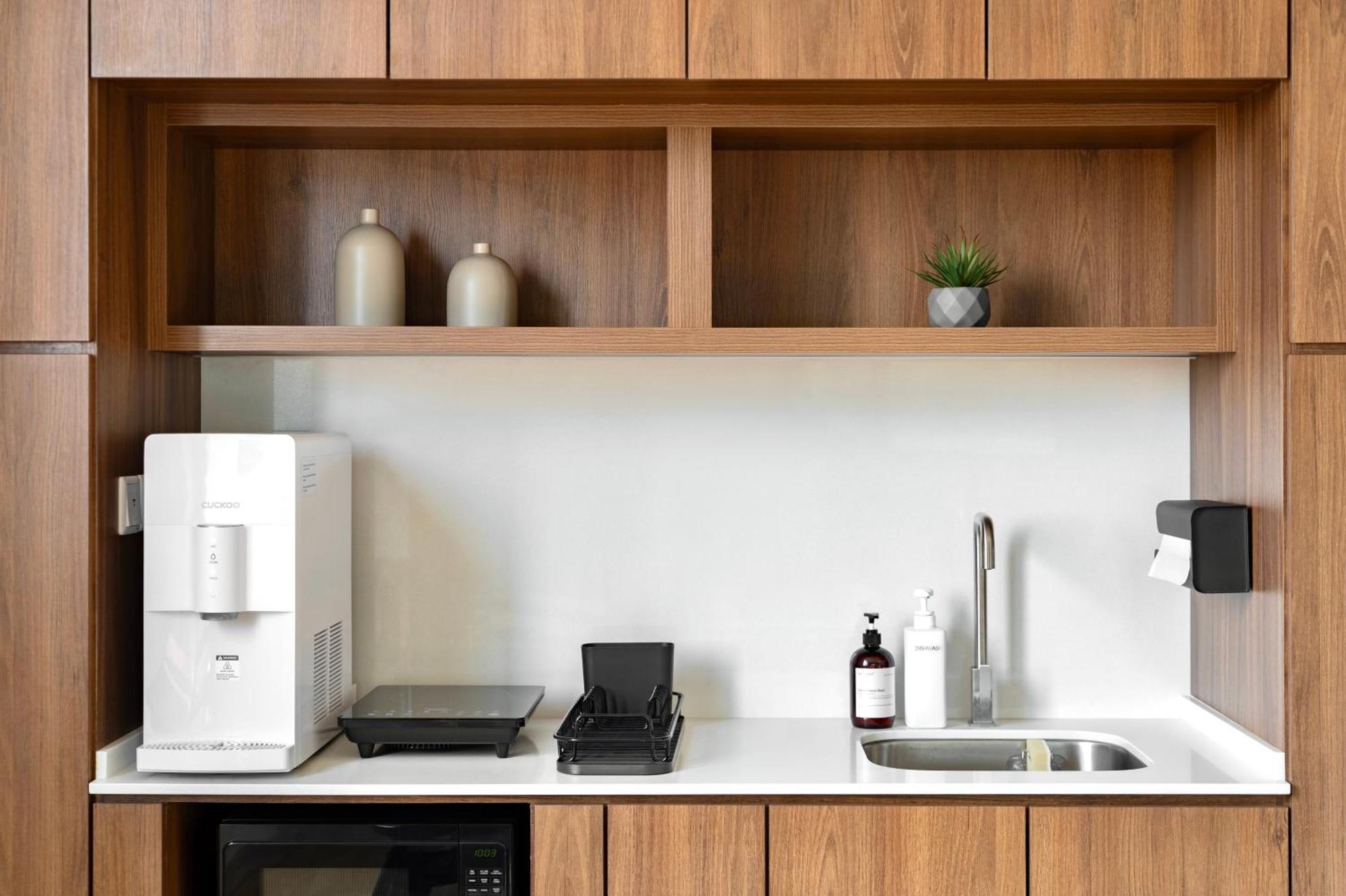 Codrington House - Boutique Apartments George Town Exteriör bild
